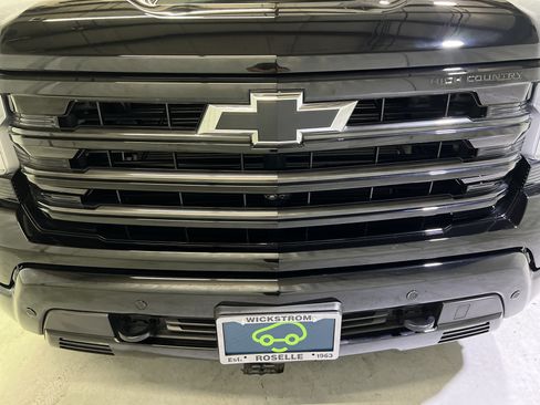 Used 2025 Chevrolet Silverado 1500 High Country w/ Midnight Edition AWD/4WD image 4