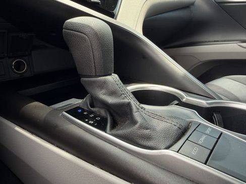Used 2022 Toyota Camry LE w/ Convenience Package FWD image 18