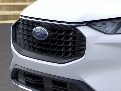 New 2025 Ford Escape SE image 17