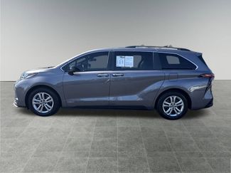 Used 2021 Toyota Sienna XSE video 2