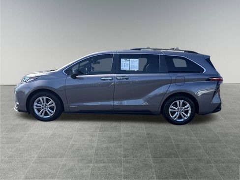 Used 2021 Toyota Sienna XSE image 2