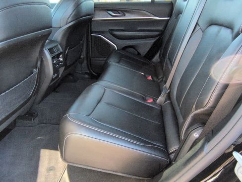 Used 2022 Jeep Grand Cherokee Limited image 19