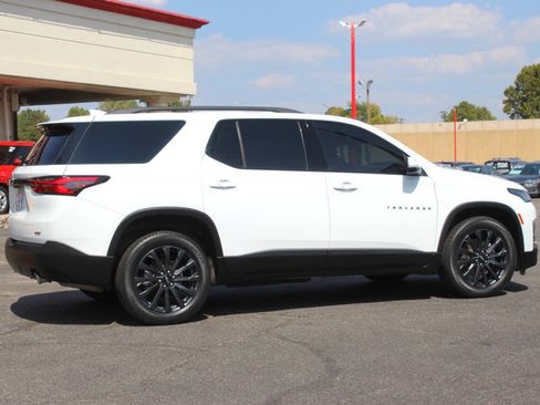 Used 2022 Chevrolet Traverse RS FWD image 3