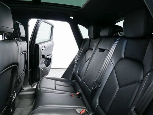 Certified 2026 Porsche Macan AWD/4WD image 19