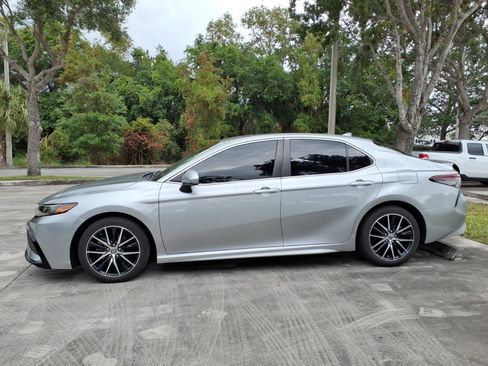 Used 2021 Toyota Camry SE image 8