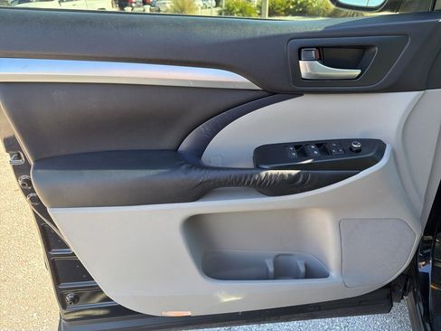 Used 2016 Toyota Highlander XLE image 17