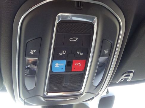 Certified 2025 Jeep Wagoneer L 4WD image 28