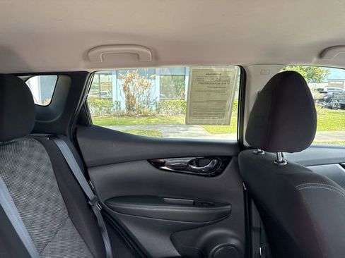 Used 2021 Nissan Rogue Sport SV FWD image 14