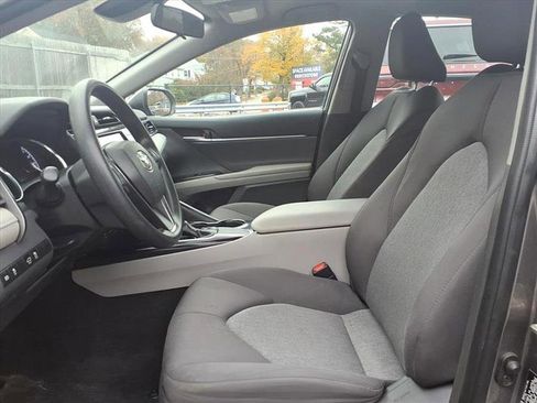 Used 2019 Toyota Camry L image 19