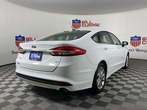 Certified 2017 Ford Fusion SE image 3
