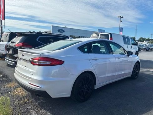 Certified 2019 Ford Fusion SE w/ Equipment Group 151A FWD image 2