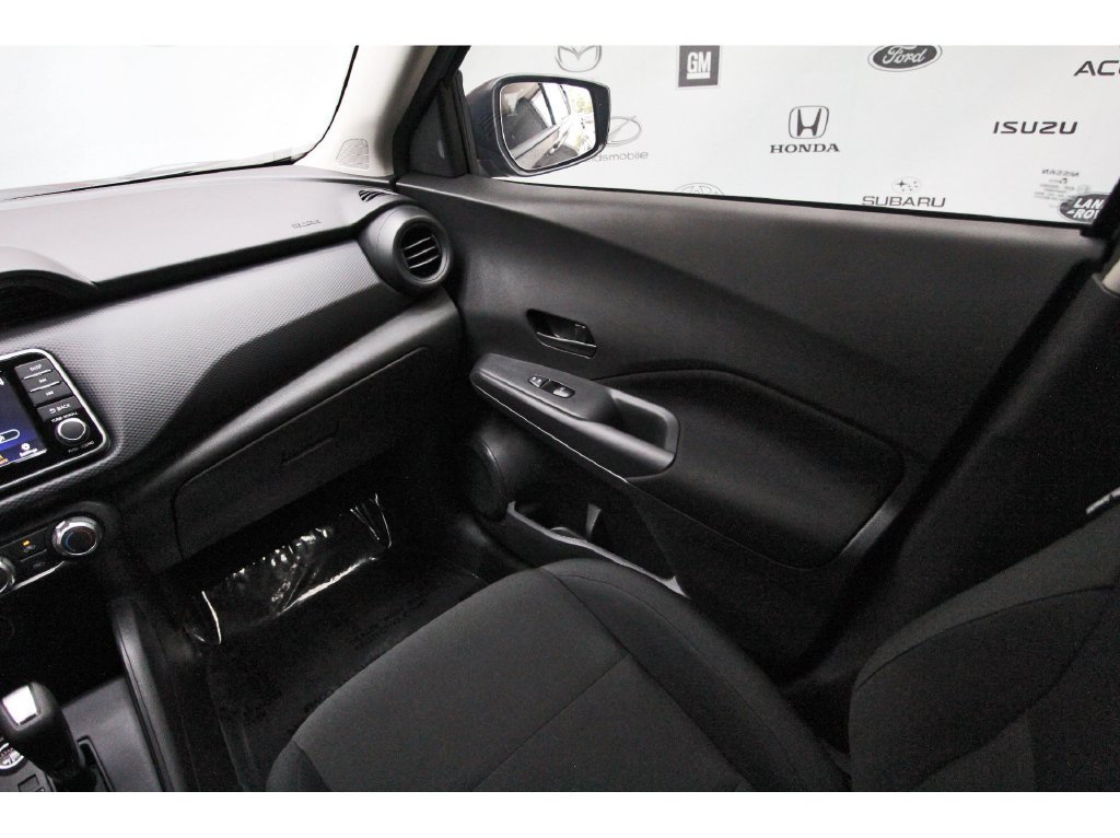 Certified 2025 Nissan Kicks Play S FWD image 8