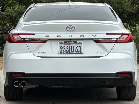 Used 2025 Toyota Camry SE FWD image 5