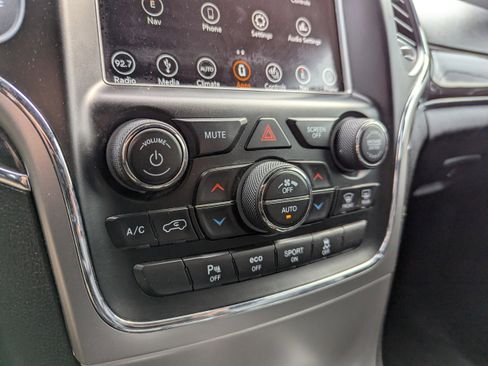 Used 2018 Jeep Grand Cherokee Overland image 24