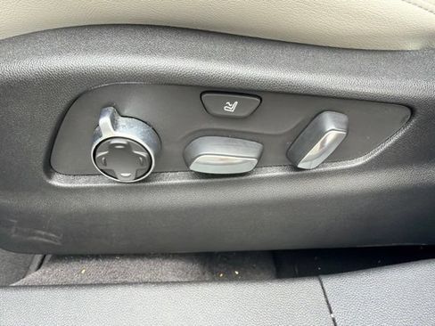 Used 2023 Cadillac XT4 Premium Luxury FWD image 19