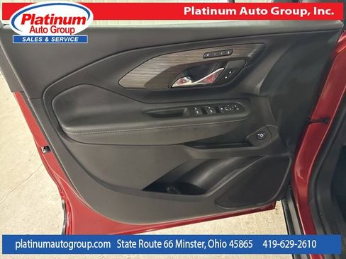 Used 2024 GMC Terrain SLT w/ Elevation Edition image 25