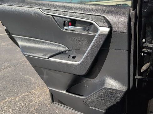 Used 2021 Toyota RAV4 XLE image 9