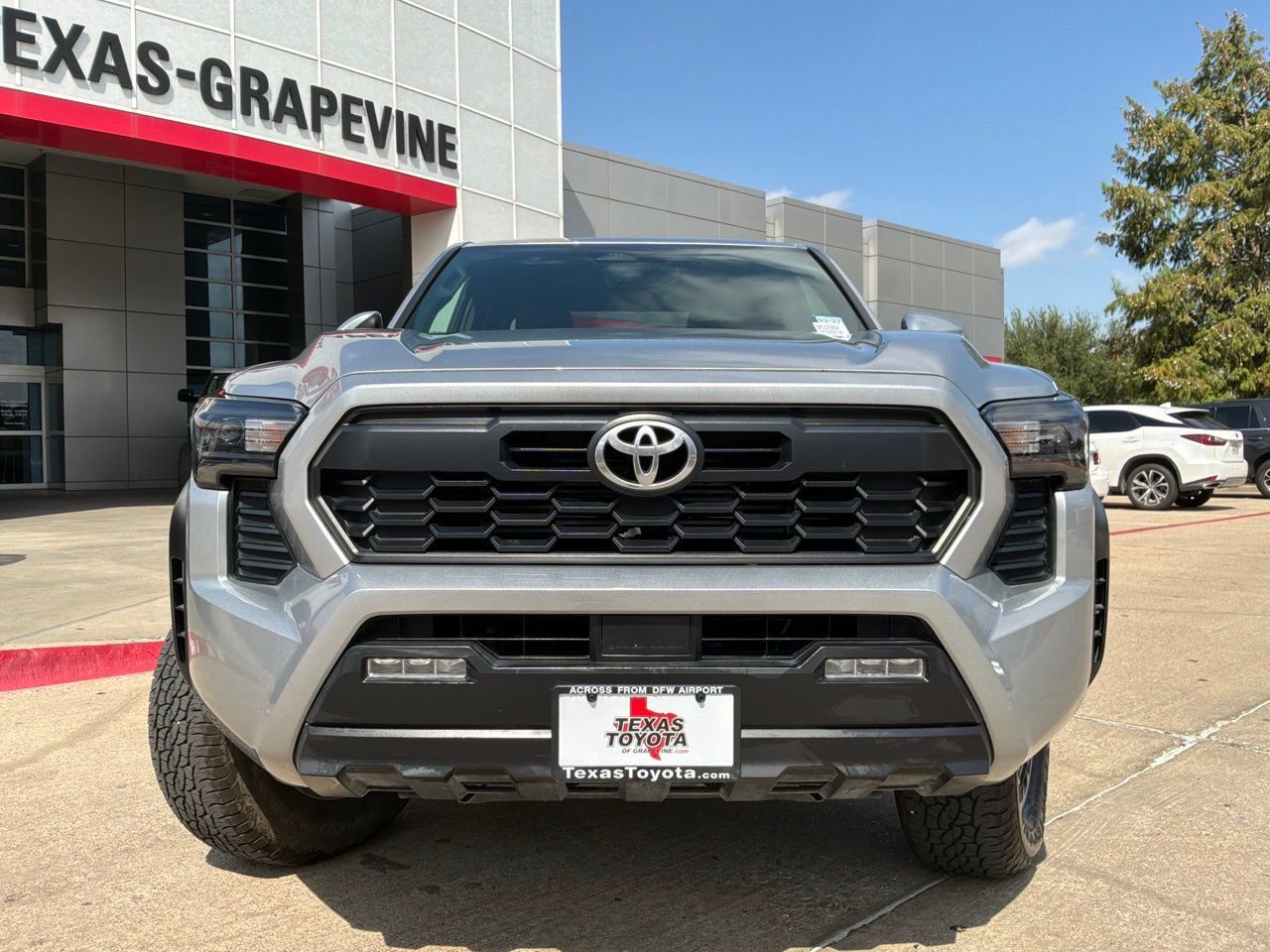 Used 2025 Toyota Tacoma TRD Off-Road AWD/4WD image 3