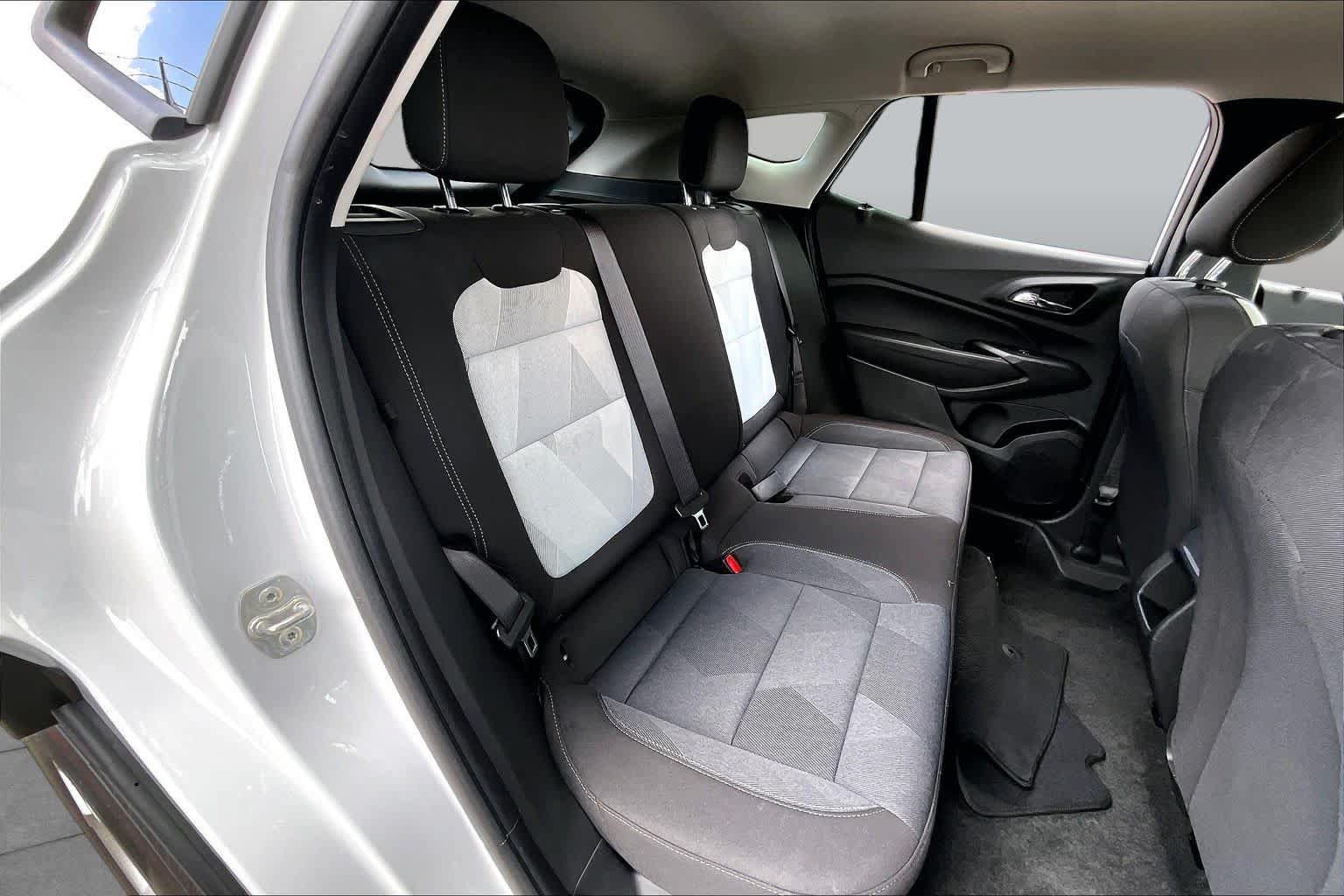Used 2024 Chevrolet Trax LS w/ LS Convenience Package FWD image 20