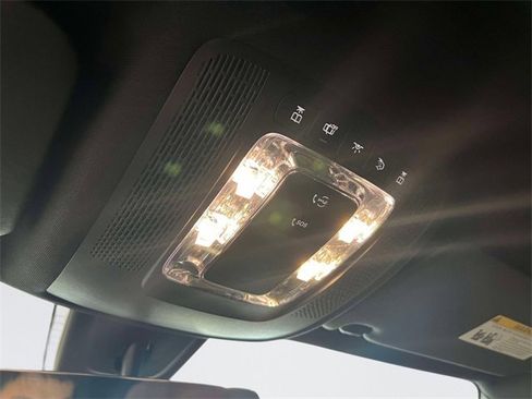 Used 2022 Mercedes-Benz GLB 250 4MATIC image 29