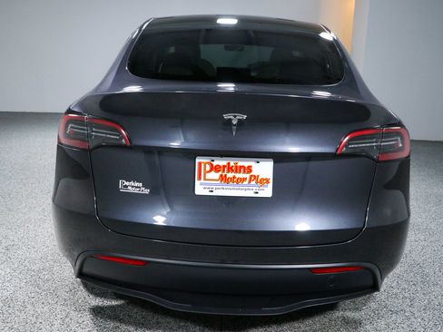 Used 2024 Tesla Model Y Long Range RWD image 8