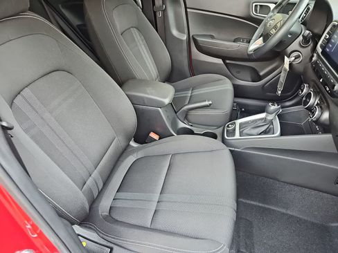 Certified 2022 Hyundai Venue SEL FWD image 18
