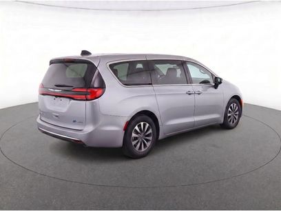 Used 2024 Chrysler Pacifica Limited
