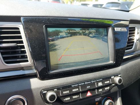 Used 2018 Kia Niro EX w/ Option Group 020 FWD image 30