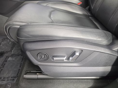 Used 2023 Audi Q8 Prestige AWD/4WD image 4