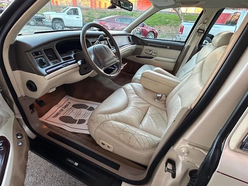 Used 1997 Lincoln Town Car Cartier image 23