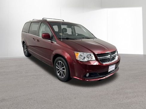 Used 2017 Dodge Grand Caravan SXT FWD image 3