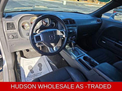 Used 2014 Dodge Challenger SXT image 17