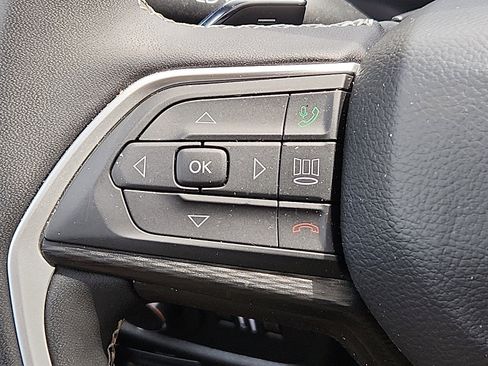 Certified 2025 Jeep Grand Cherokee Altitude AWD/4WD image 21