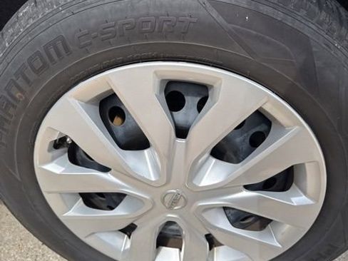 Used 2016 Nissan Rogue S FWD image 25