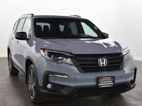 Used 2022 Honda Pilot Sport image 1