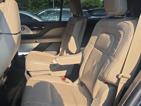 Used 2023 Lincoln Aviator Reserve w/ Equipment Group 201A RWD image 10