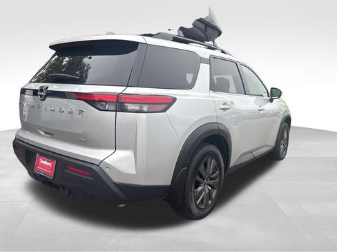 Used 2022 Nissan Pathfinder SV w/ SV Premium Package image 18