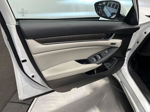Used 2018 Honda Accord Touring image 13