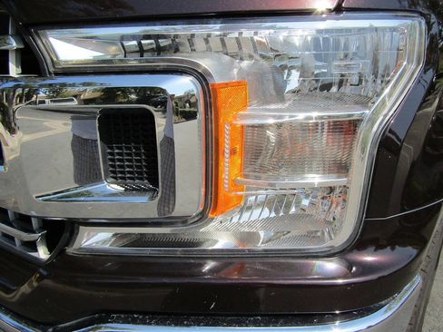 Used 2018 Ford F150 XLT w/ Equipment Group 302A Luxury image 10