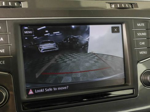 Used 2016 Volkswagen e-Golf SE w/ DC Fast Charging Package FWD image 7