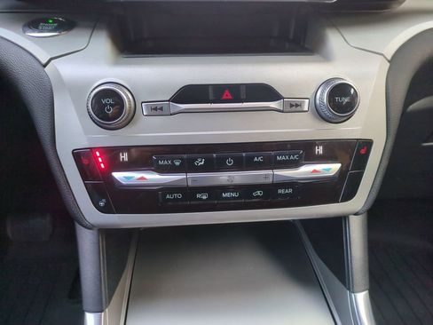 Used 2020 Ford Explorer XLT w/ Equipment Group 202A AWD/4WD image 14