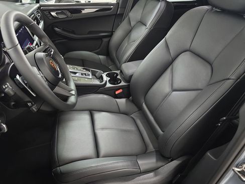 New 2026 Porsche Macan image 5