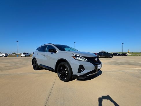 Used 2024 Nissan Murano SV w/ SV Midnight Edition Package image 3