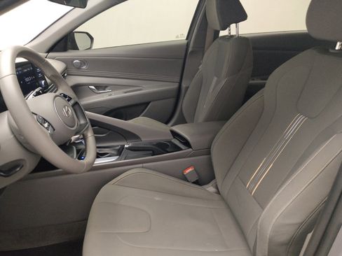 Used 2025 Hyundai Elantra Sport FWD image 17