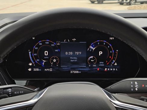 Used 2025 Chevrolet Tahoe Z71 AWD/4WD image 21