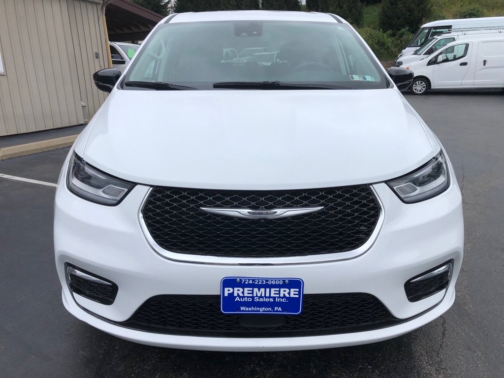 Used 2024 Chrysler Pacifica Touring-L FWD image 9