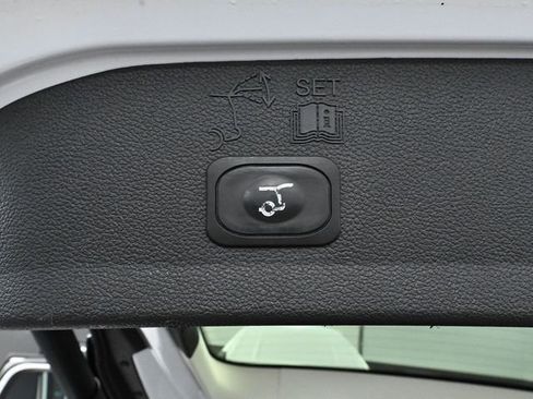 Used 2017 Ford Escape SE w/ Equipment Group 201A image 40