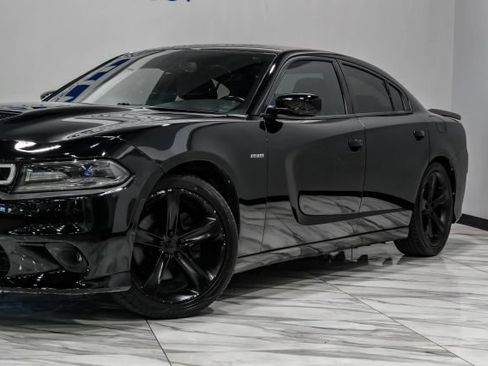 Used 2017 Dodge Charger R/T RWD image 7