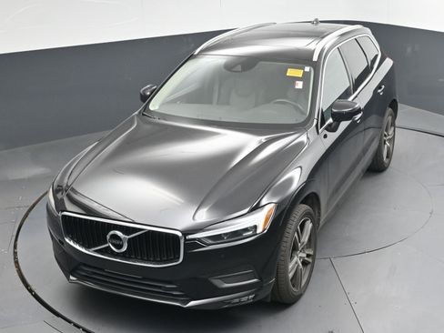 Used 2021 Volvo XC60 T5 Momentum w/ Premium Package image 29