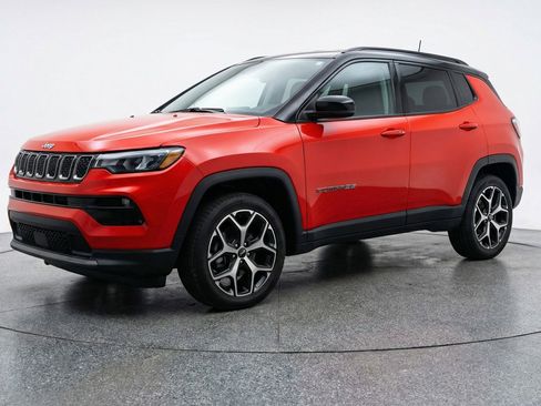 Used 2025 Jeep Compass Limited AWD/4WD image 3